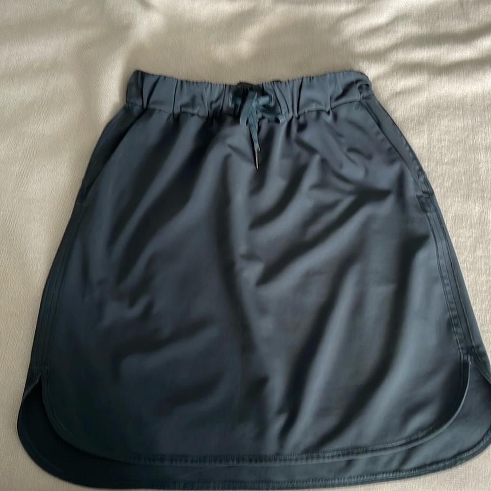 Lululemon On the Fly Skirt size 6